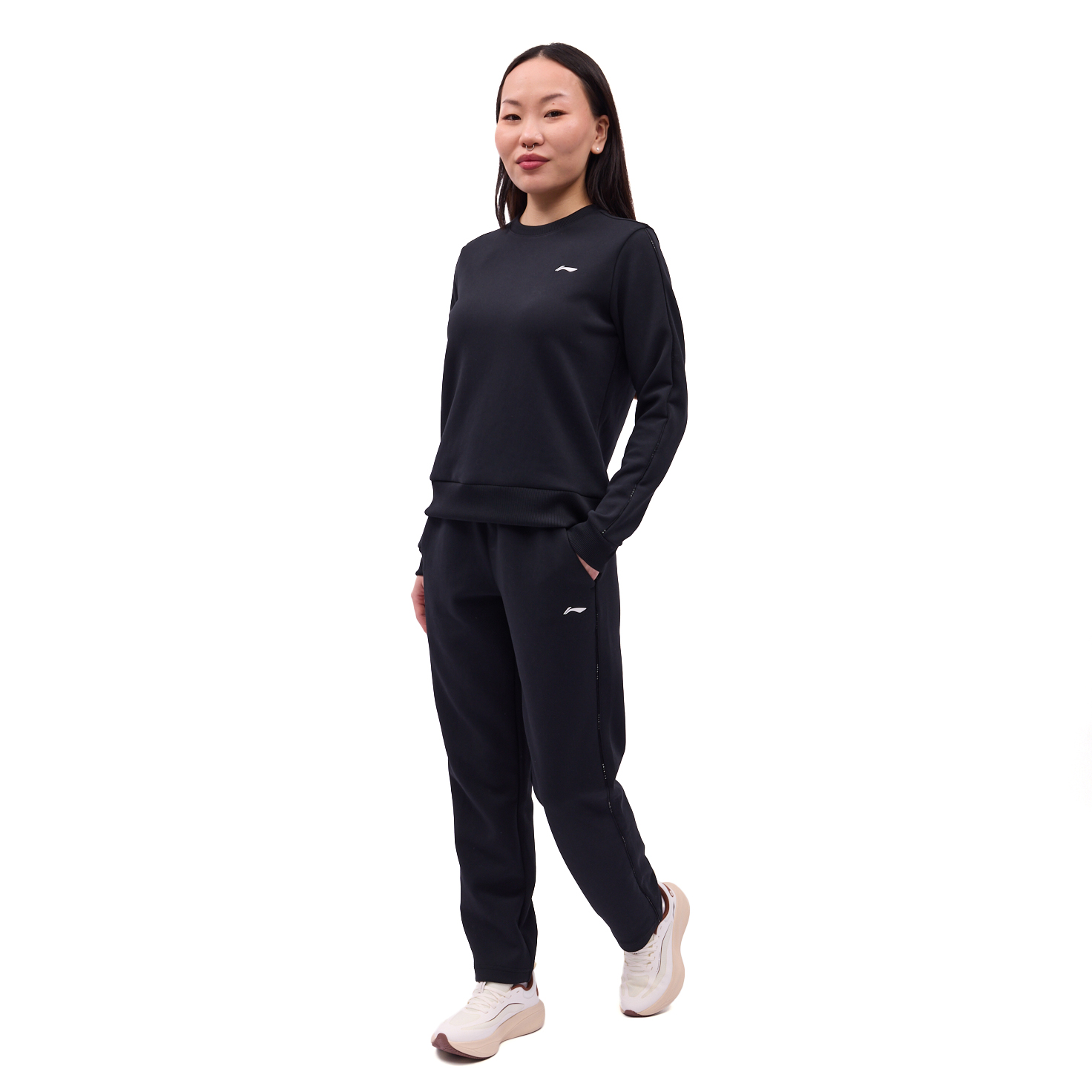 AWDV962-1 Свитшот Essentials черный